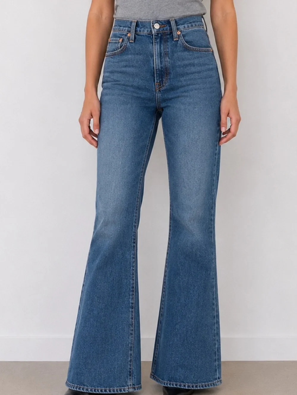 Levi’s Ribcage Bell Flare Jeans 26